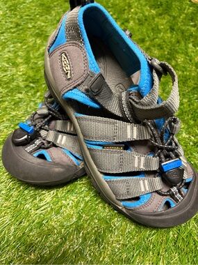 KEEN Kids Gray and Blue Closed-Toe Sport Sandals. very nice